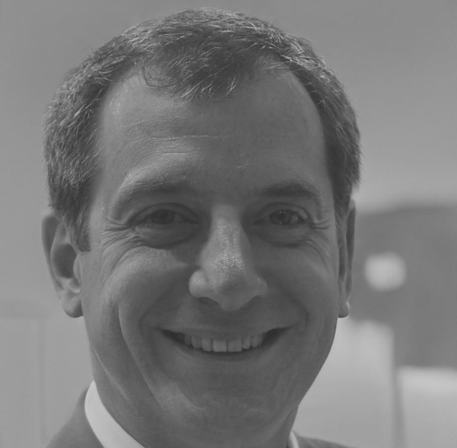 Retrato profesional de miembro del equipo